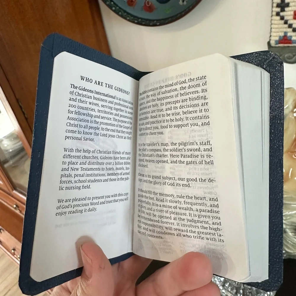 Gideons International Pocket Bible New Testament Psalms Proverbs Blue Gold